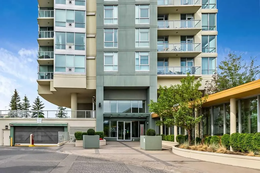 55 Spruce Place SW Calgary AB T3C 3X5