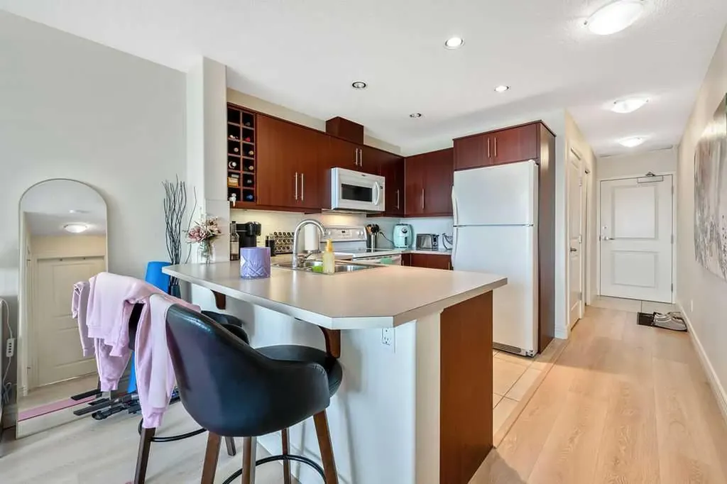 55 Spruce Place SW Calgary AB T3C 3X5