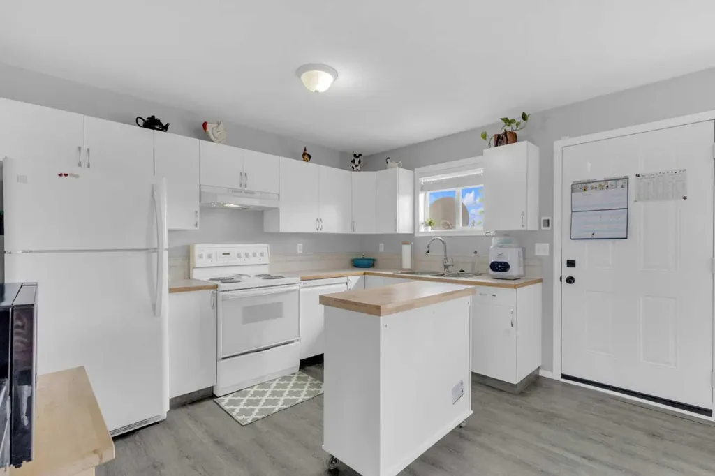 4929 Womacks Road Blackfalds AB T0M 0L1