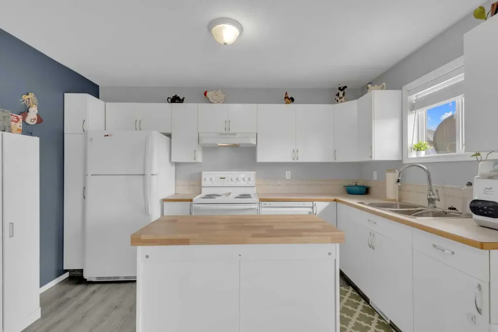 4929 Womacks Road Blackfalds AB T0M 0L1