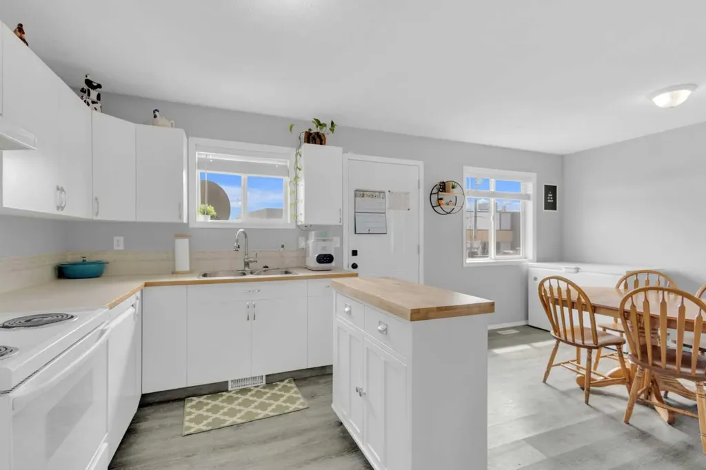 4929 Womacks Road Blackfalds AB T0M 0L1