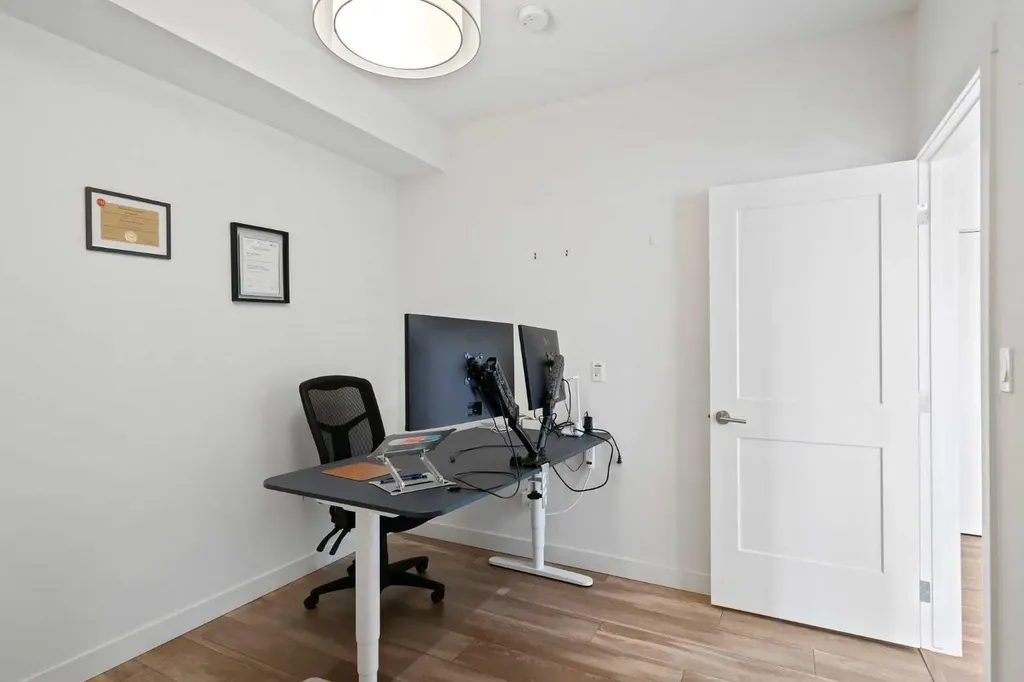 20 Seton Park SE Calgary AB T3M 2V4