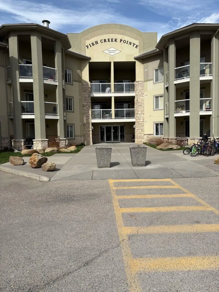 2518 Fish Creek Boulevard SW Calgary AB T2Y 4T6
