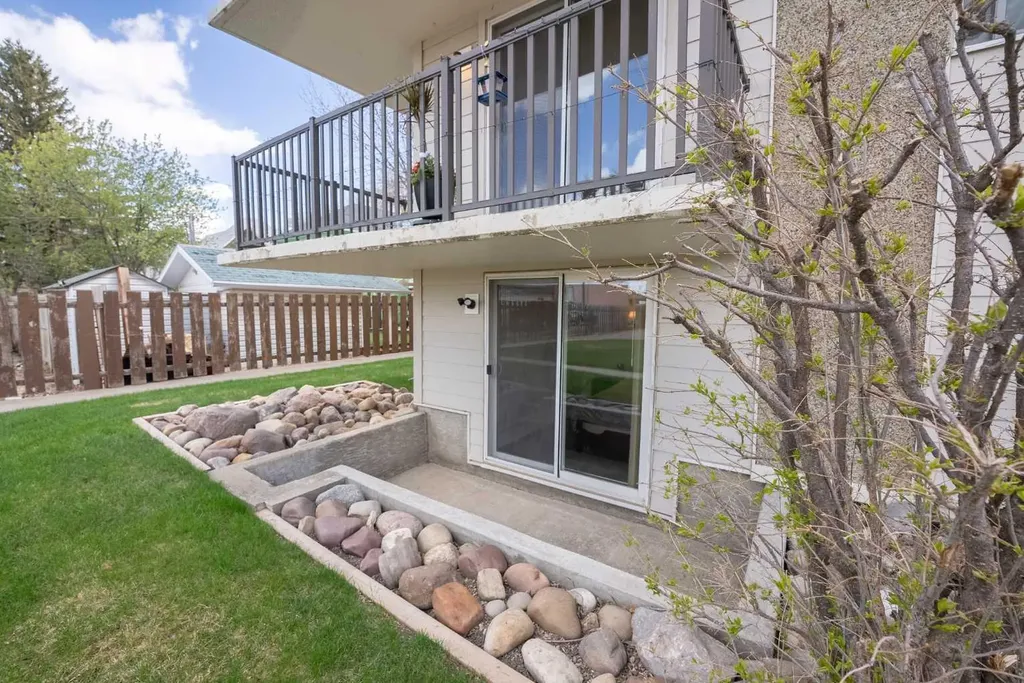 1237 4 Avenue S Lethbridge AB T1J 0P9