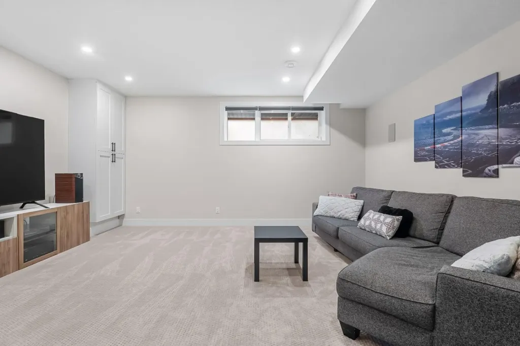 2741 16a Street SE Calgary AB T2G 3T3