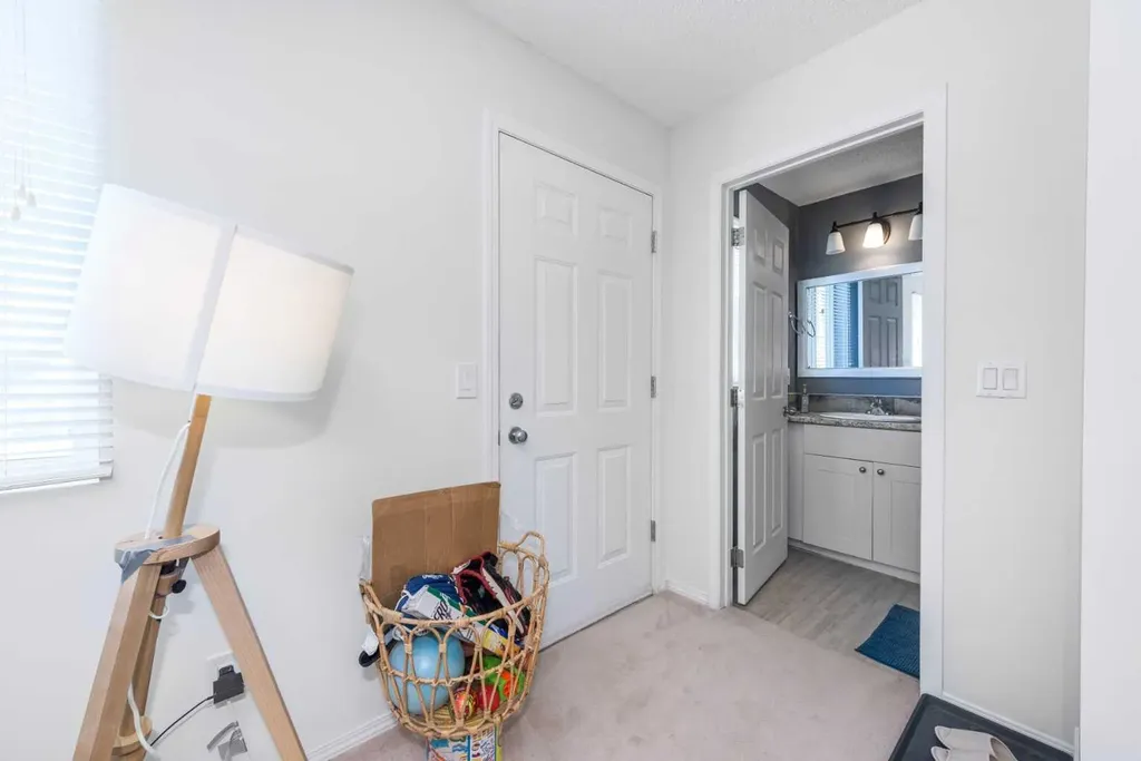 281 Citadel Point NW Calgary AB T3G 5L2