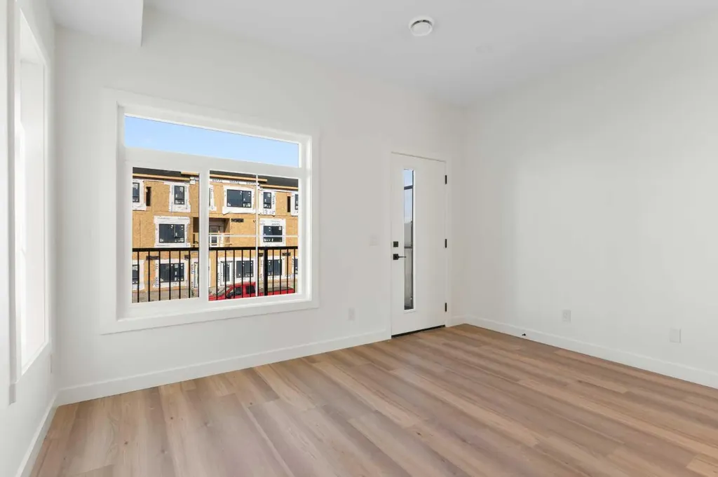 156 Park Street Cochrane AB T4C2B8