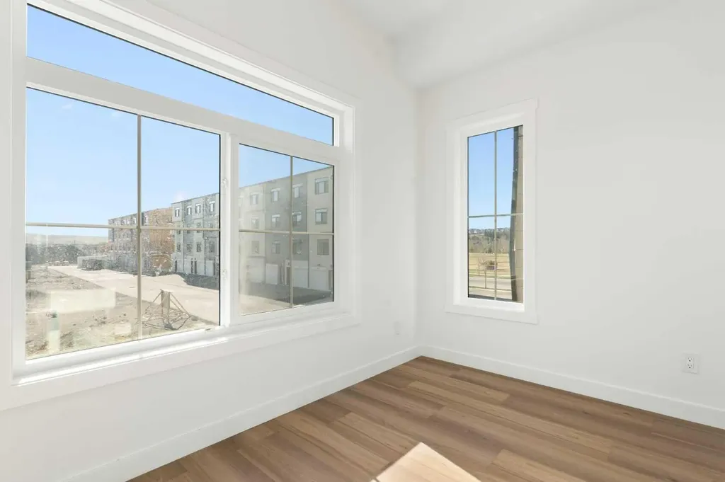 156 Park Street Cochrane AB T4C2B8