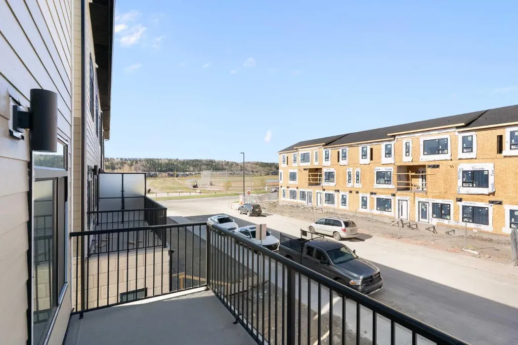 156 Park Street Cochrane AB T4C2B8
