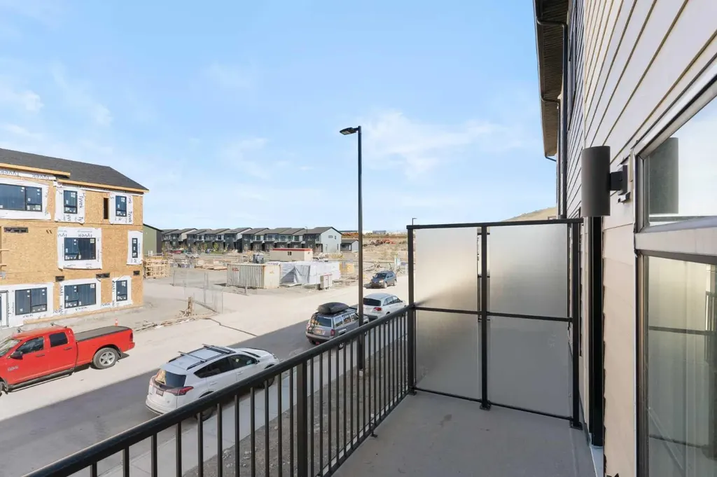 156 Park Street Cochrane AB T4C2B8
