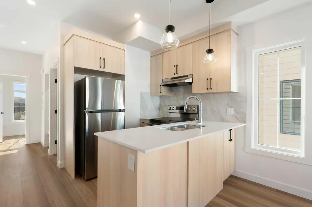 156 Park Street Cochrane AB T4C2B8