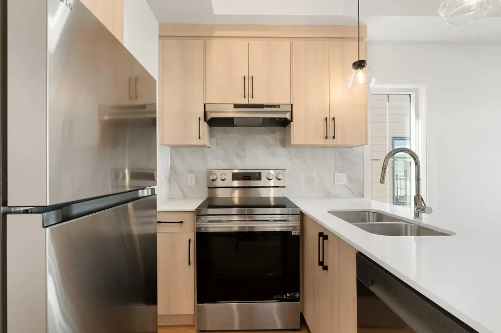 156 Park Street Cochrane AB T4C2B8