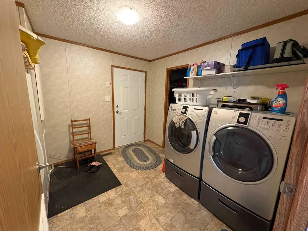 7834 97 Avenue Peace River AB T8S 1W5