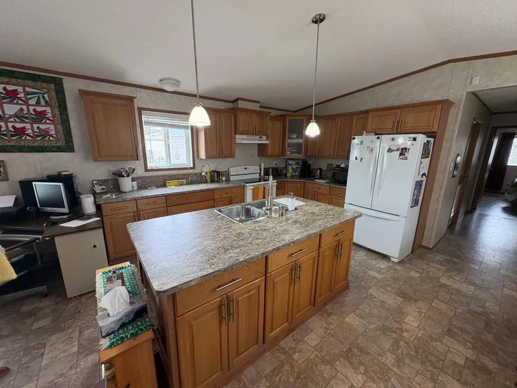 7834 97 Avenue Peace River AB T8S 1W5