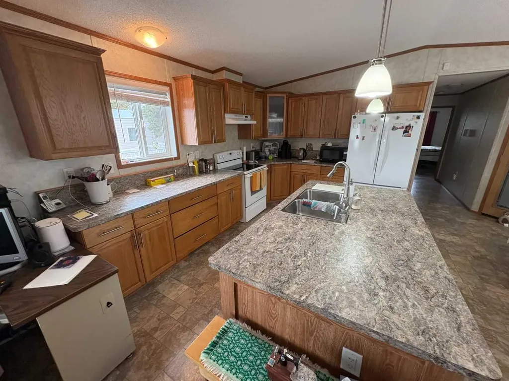7834 97 Avenue Peace River AB T8S 1W5