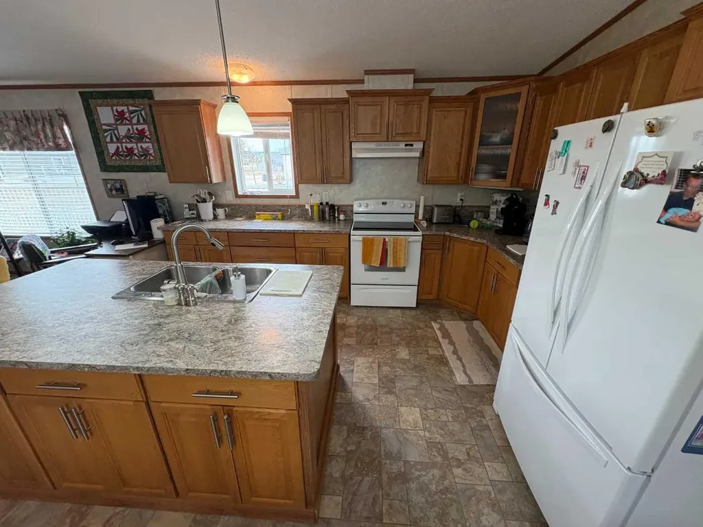 7834 97 Avenue Peace River AB T8S 1W5