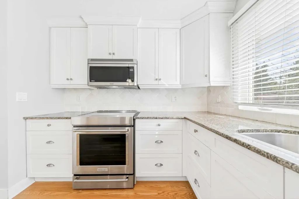 1728 Lake Bonavista Drive SE Calgary AB T2J 3B5