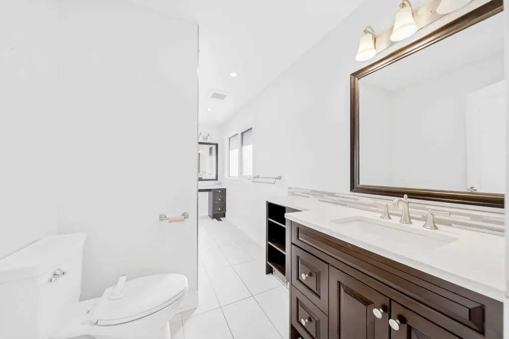 1728 Lake Bonavista Drive SE Calgary AB T2J 3B5