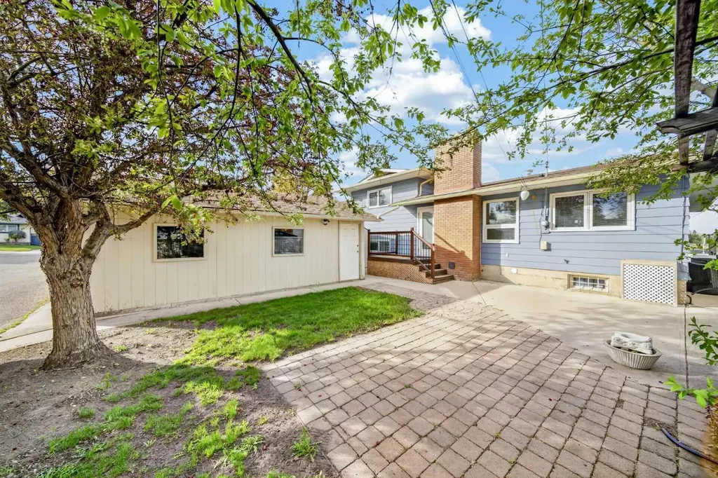 1728 Lake Bonavista Drive SE Calgary AB T2J 3B5