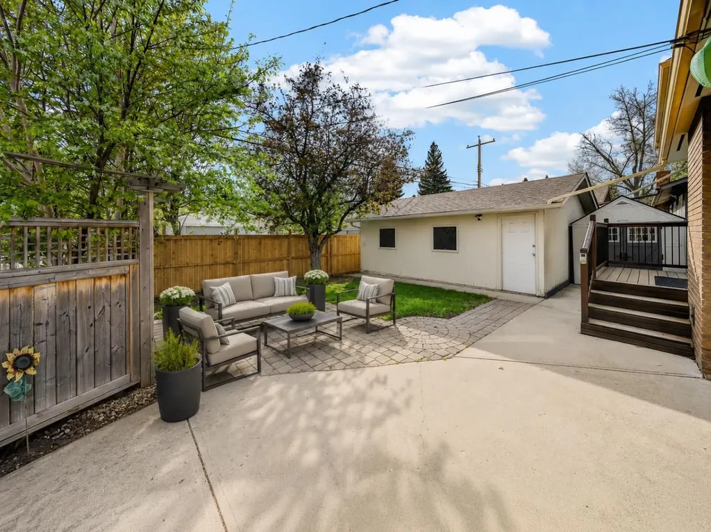 1728 Lake Bonavista Drive SE Calgary AB T2J 3B5