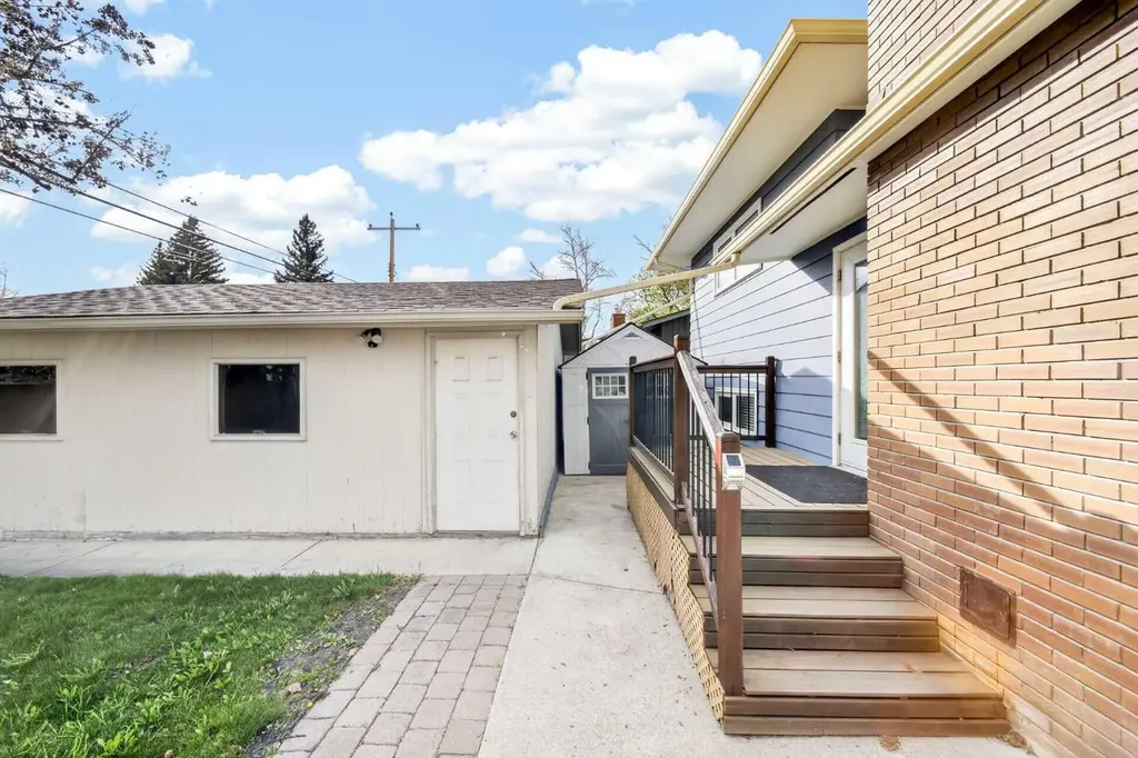 1728 Lake Bonavista Drive SE Calgary AB T2J 3B5