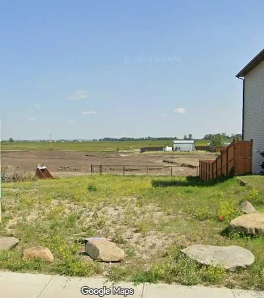 812 Lakewood Circle Strathmore AB T0J 1Y0