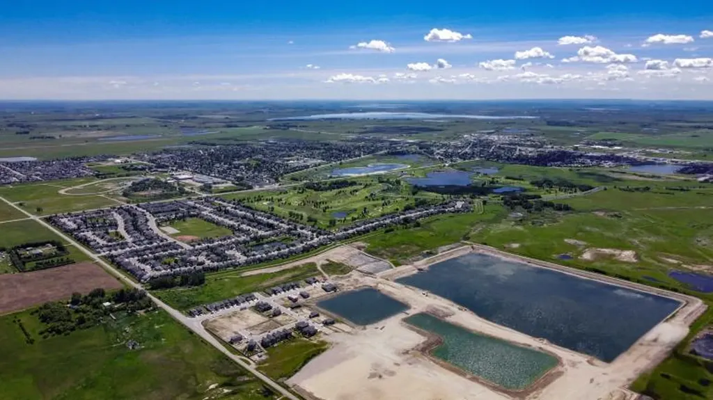 812 Lakewood Circle Strathmore AB T0J 1Y0