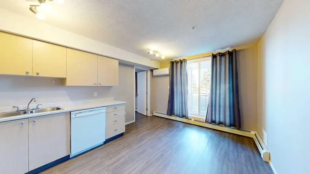 1648 Saamis Drive NW Medicine Hat AB T1B4X1