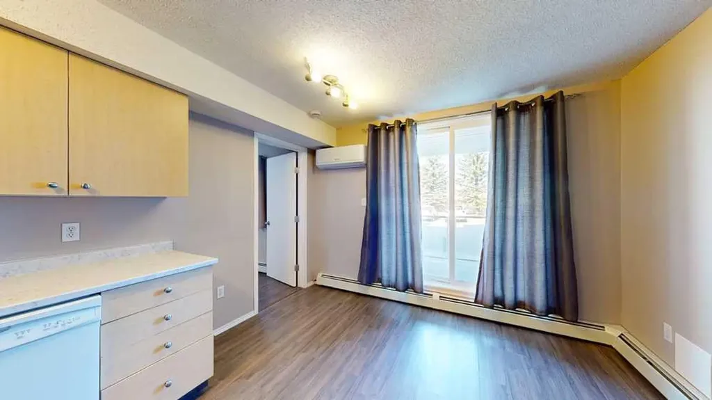 1648 Saamis Drive NW Medicine Hat AB T1B4X1