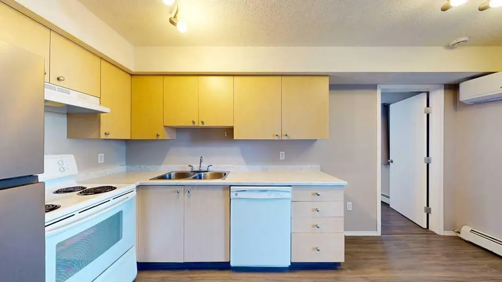 1648 Saamis Drive NW Medicine Hat AB T1B4X1