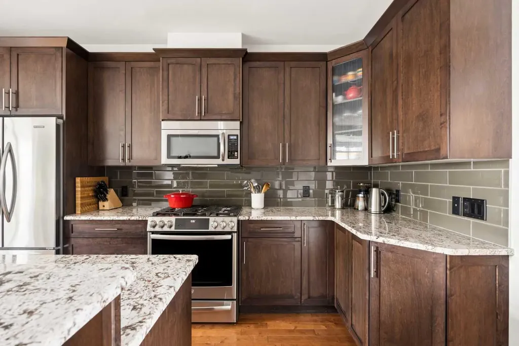 1825 33 Avenue SW Calgary AB T2T 1Z1