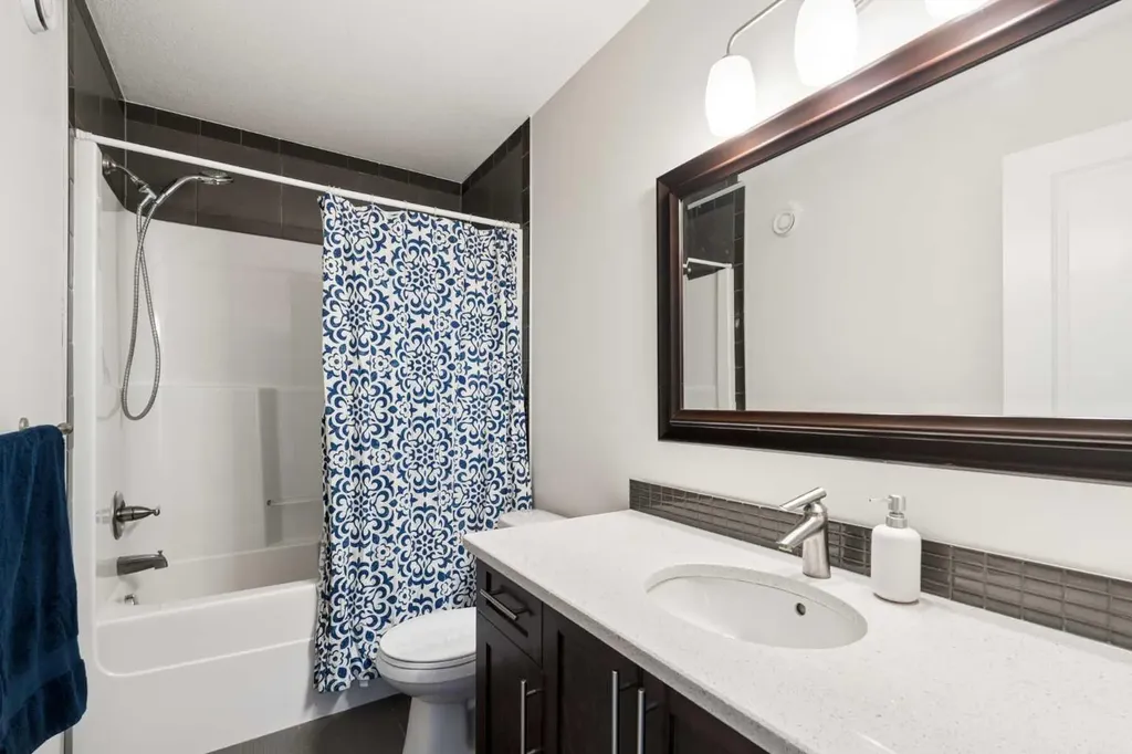 1825 33 Avenue SW Calgary AB T2T 1Z1