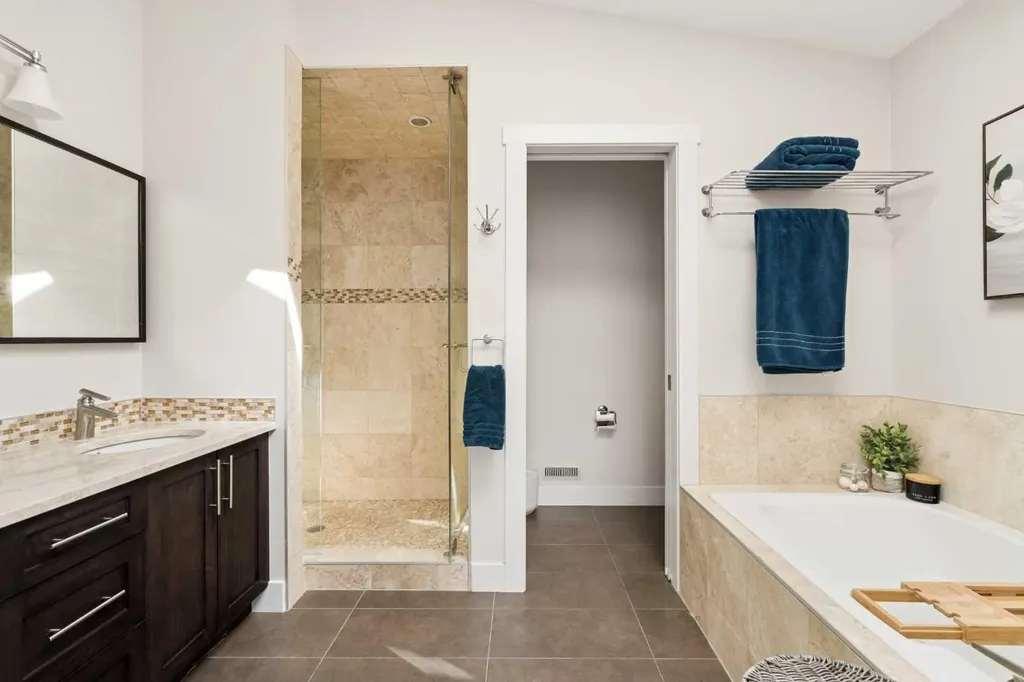 1825 33 Avenue SW Calgary AB T2T 1Z1