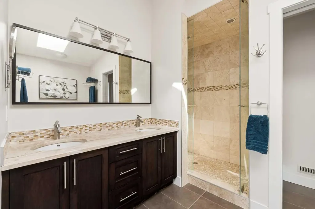 1825 33 Avenue SW Calgary AB T2T 1Z1