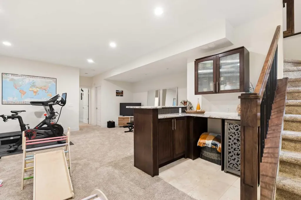 1825 33 Avenue SW Calgary AB T2T 1Z1