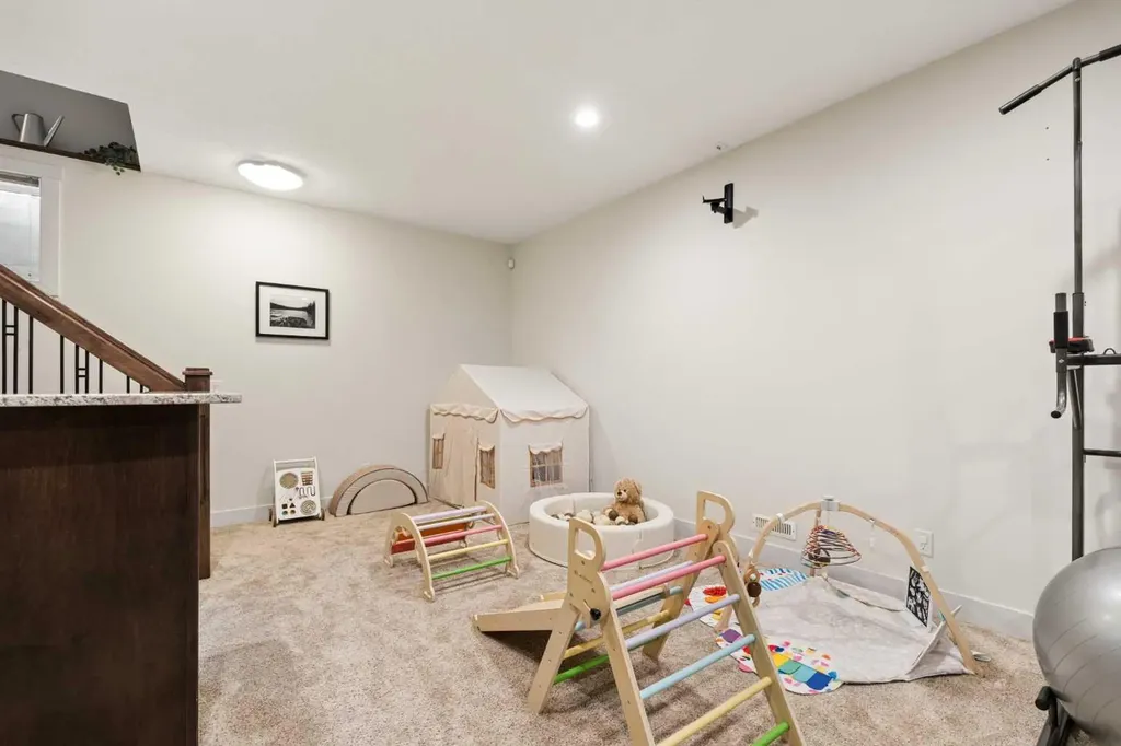 1825 33 Avenue SW Calgary AB T2T 1Z1