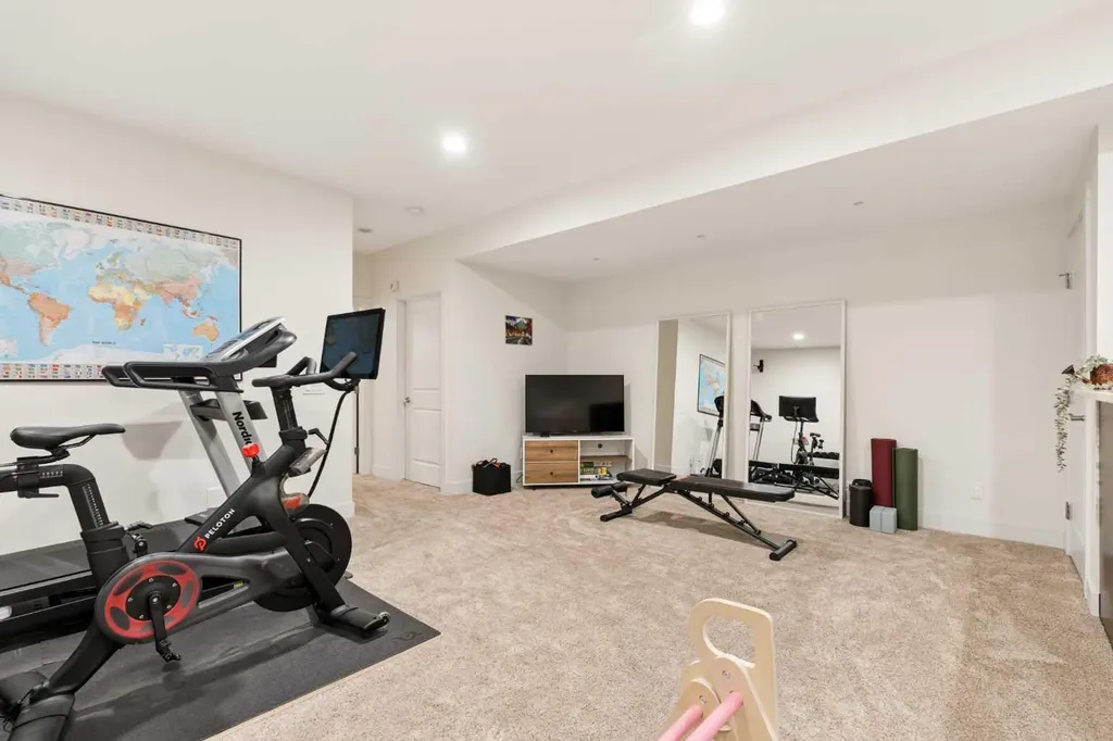 1825 33 Avenue SW Calgary AB T2T 1Z1
