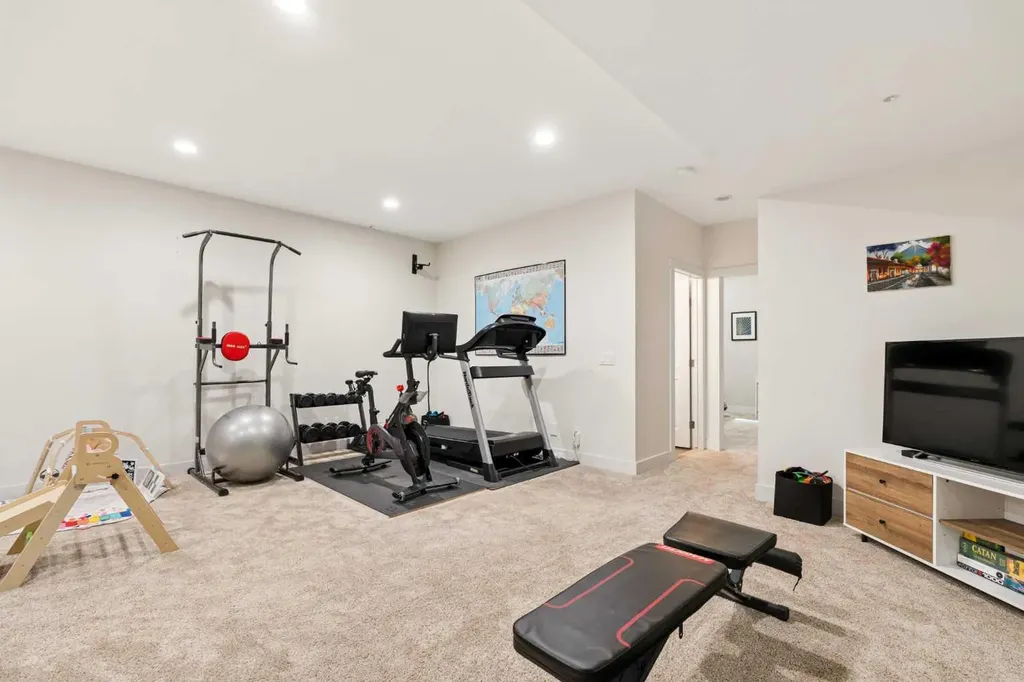 1825 33 Avenue SW Calgary AB T2T 1Z1