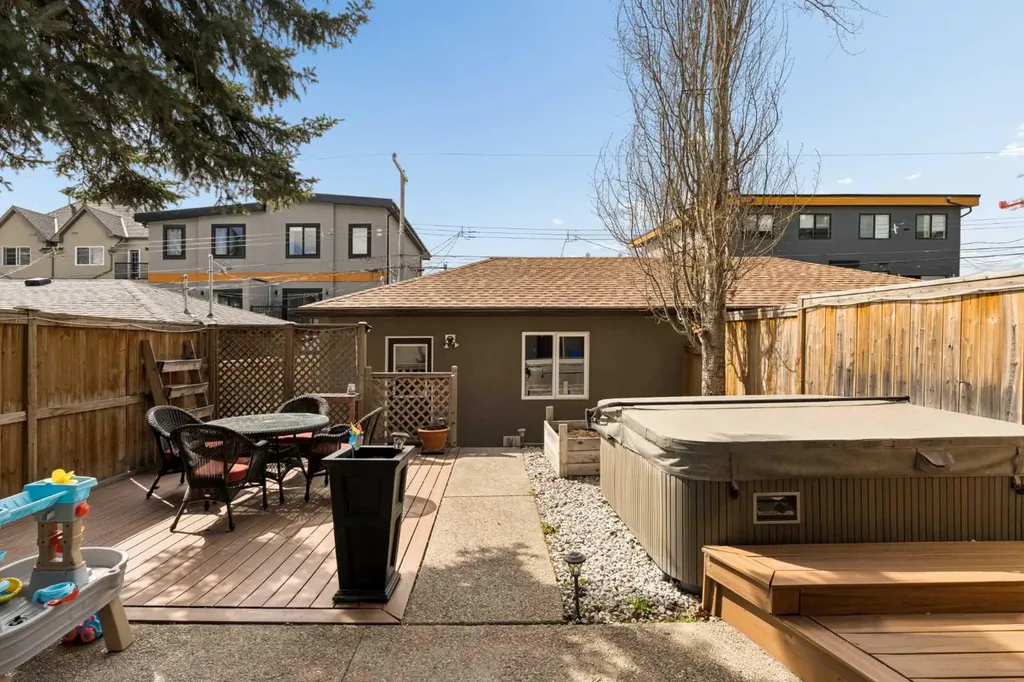 1825 33 Avenue SW Calgary AB T2T 1Z1