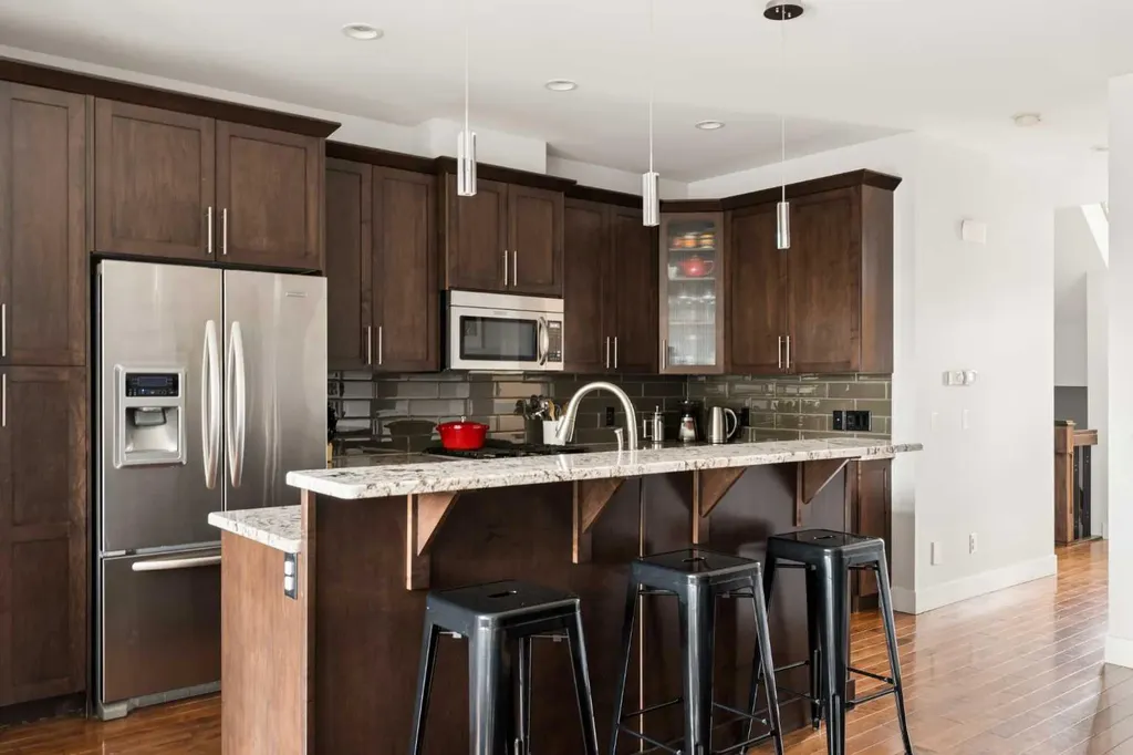 1825 33 Avenue SW Calgary AB T2T 1Z1