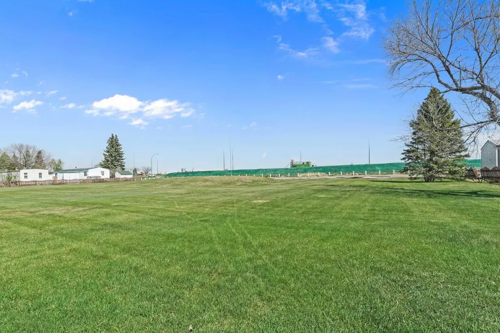 1410 43 Street S Lethbridge AB T1K 3S5