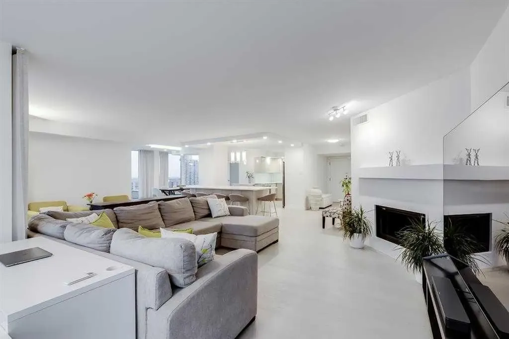 1100 8 Avenue SW Calgary AB T2X 2E6