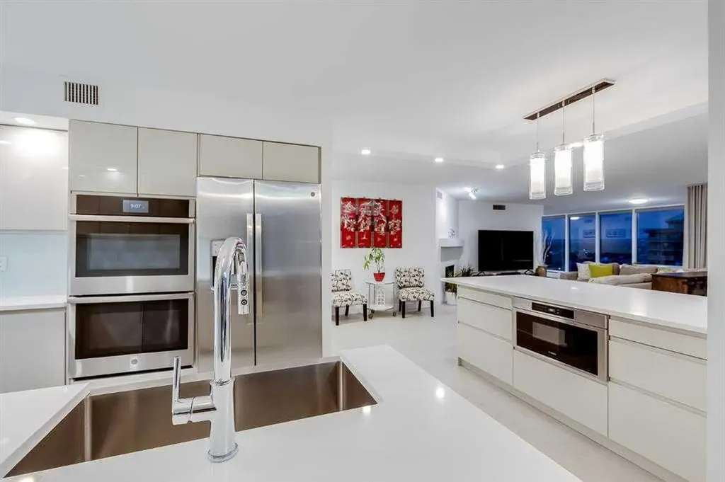 1100 8 Avenue SW Calgary AB T2X 2E6