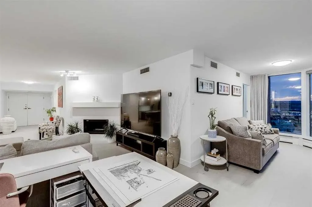 1100 8 Avenue SW Calgary AB T2X 2E6