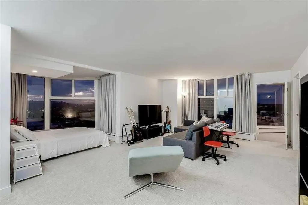 1100 8 Avenue SW Calgary AB T2X 2E6