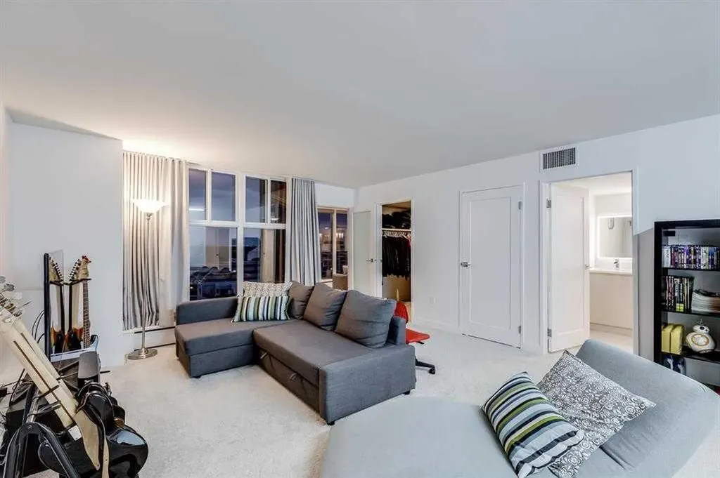 1100 8 Avenue SW Calgary AB T2X 2E6