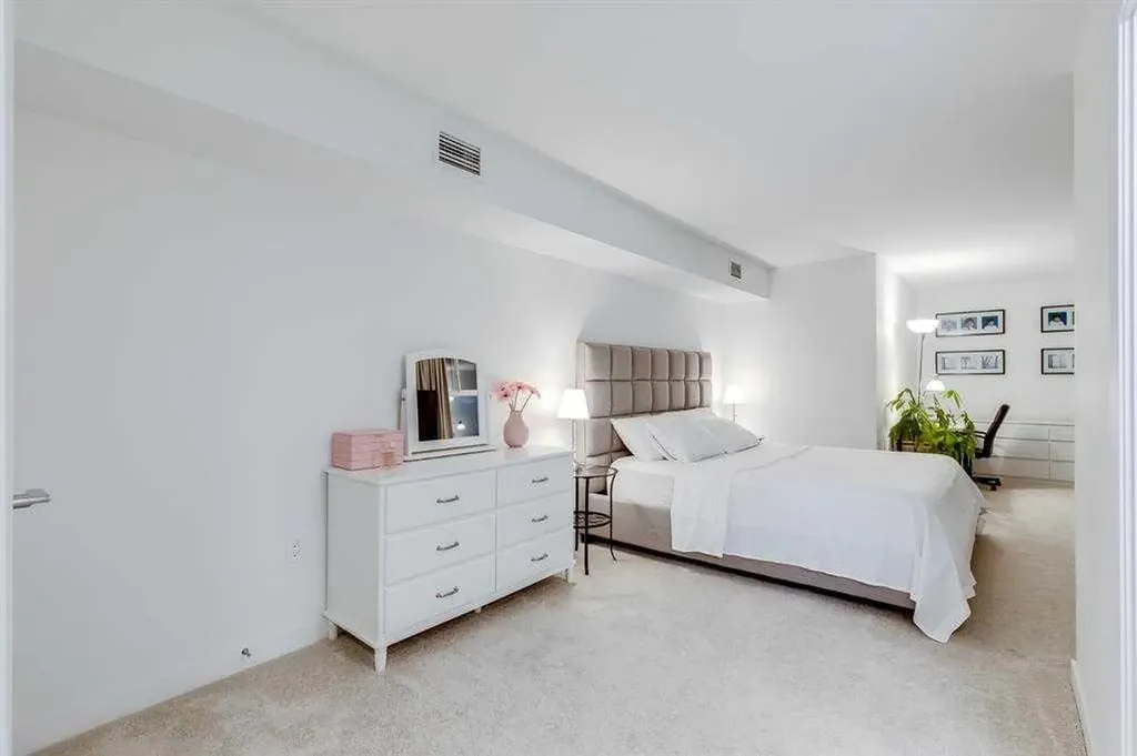 1100 8 Avenue SW Calgary AB T2X 2E6