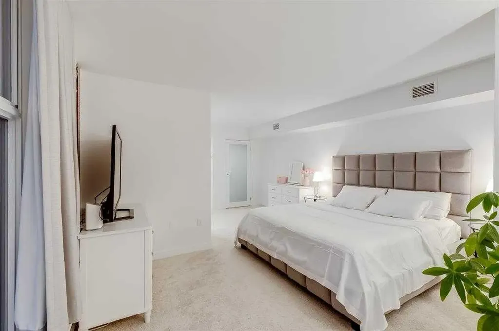 1100 8 Avenue SW Calgary AB T2X 2E6