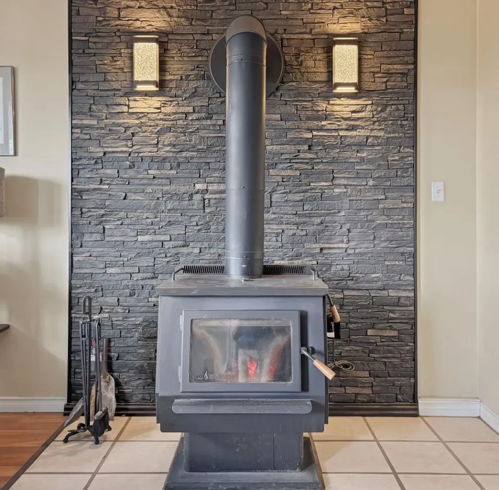 5027 52 Street Rocky Mountain House AB T4T1A7