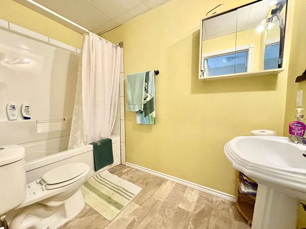 5027 52 Street Rocky Mountain House AB T4T1A7